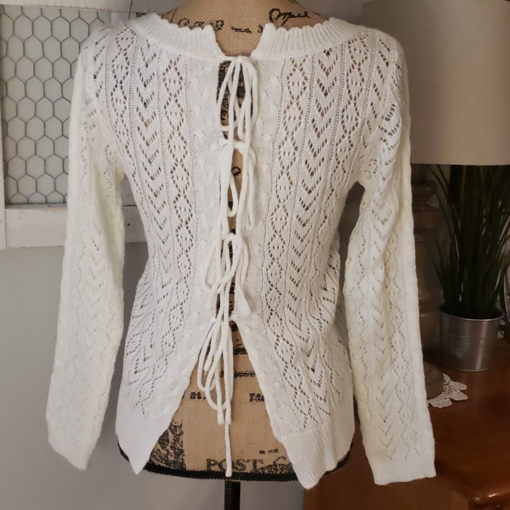 Delia's juniors sweater size small